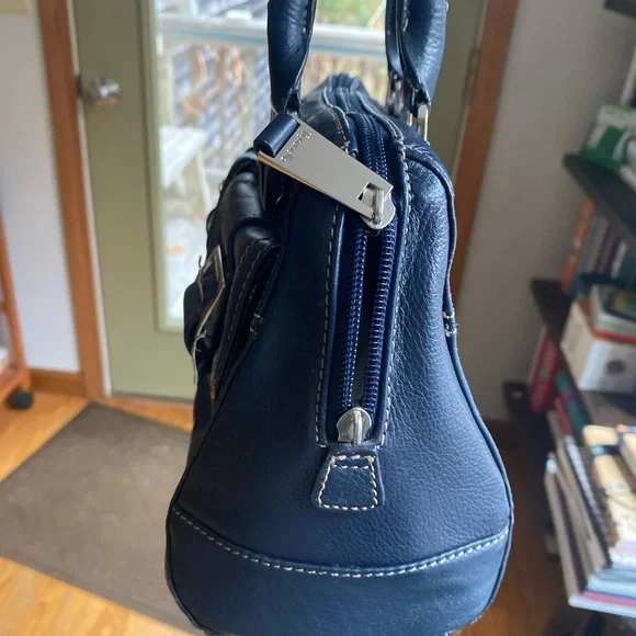 VGC Vintage Tignanello Navy Blue Handbag - Picture 4 of 12